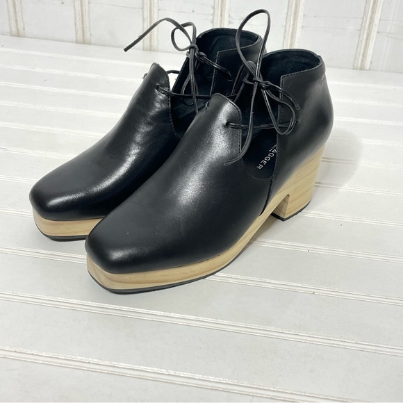 Anthropologie | Kelsi Dagger Brooklyn North Ankle Bootie 592 - Picture 3 of 9